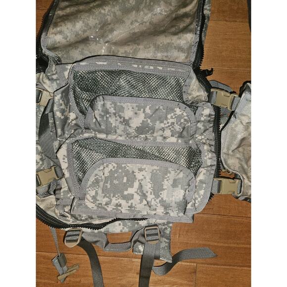 New! VGC SPECIALTY DEFENSE MEDIC BAG PACK DIGITAL COMBAT MEDIC KIT USGI Molle - Picture 10 of 10